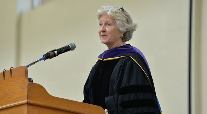 The Julie Beyer Houpt '75 and John Kralovec Endowed Scholarship Fund