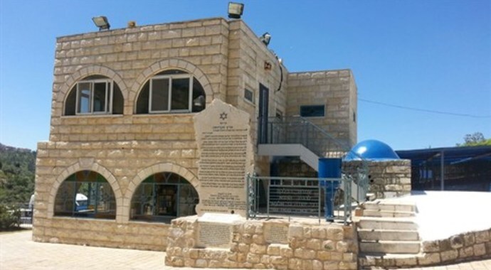 Rosh Chodesh Tamuz prayers at Rebbe Yehuda Bar Ilai