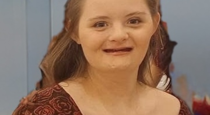 Miss Contestant #14 - Elizabeth Tew