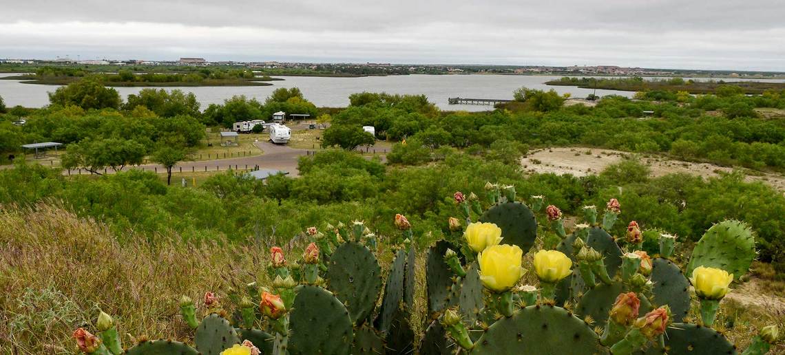 Loving Laredo Hike at Lake Casa Blanca_March 2024